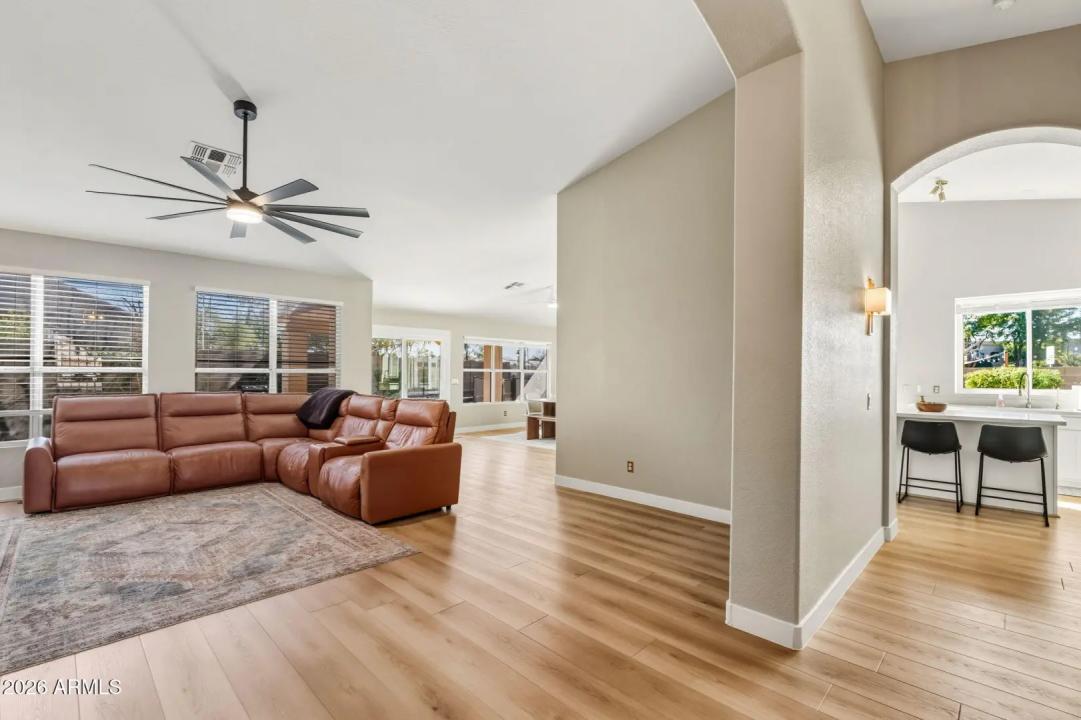 Real Estate Picture 5