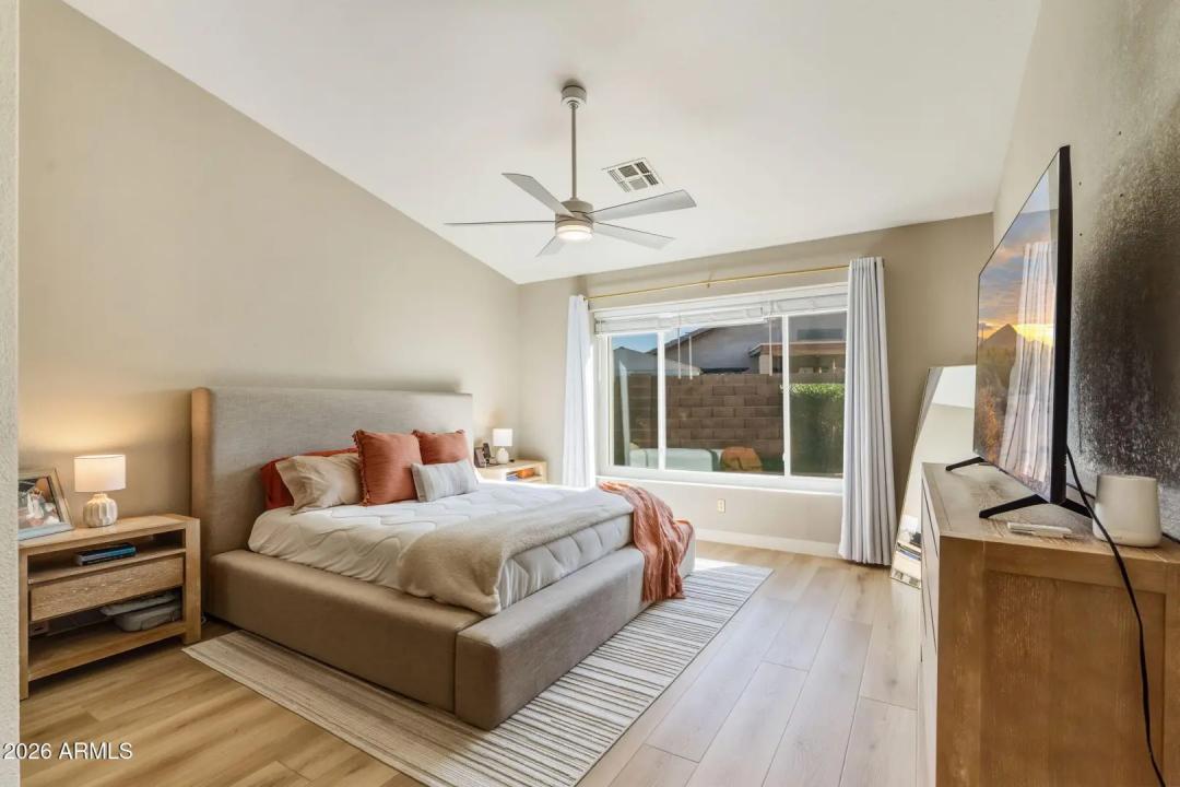 Real Estate Picture 19