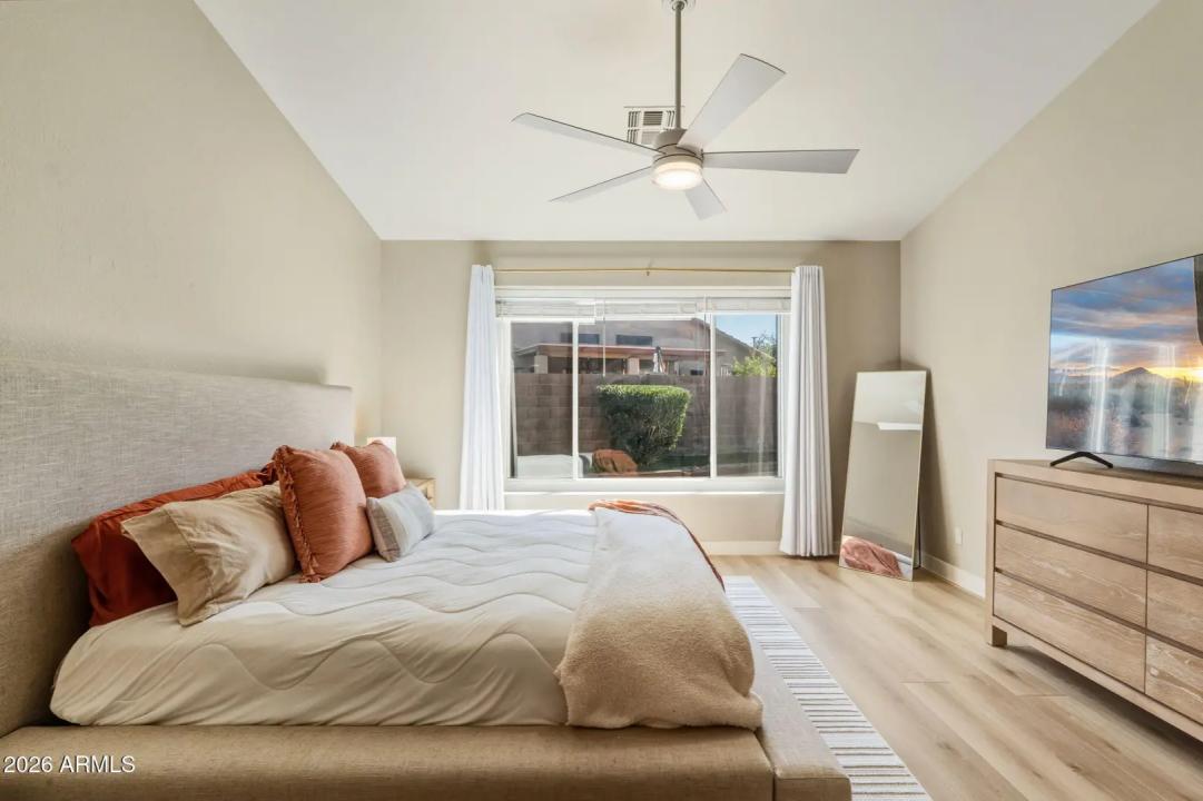 Real Estate Picture 20