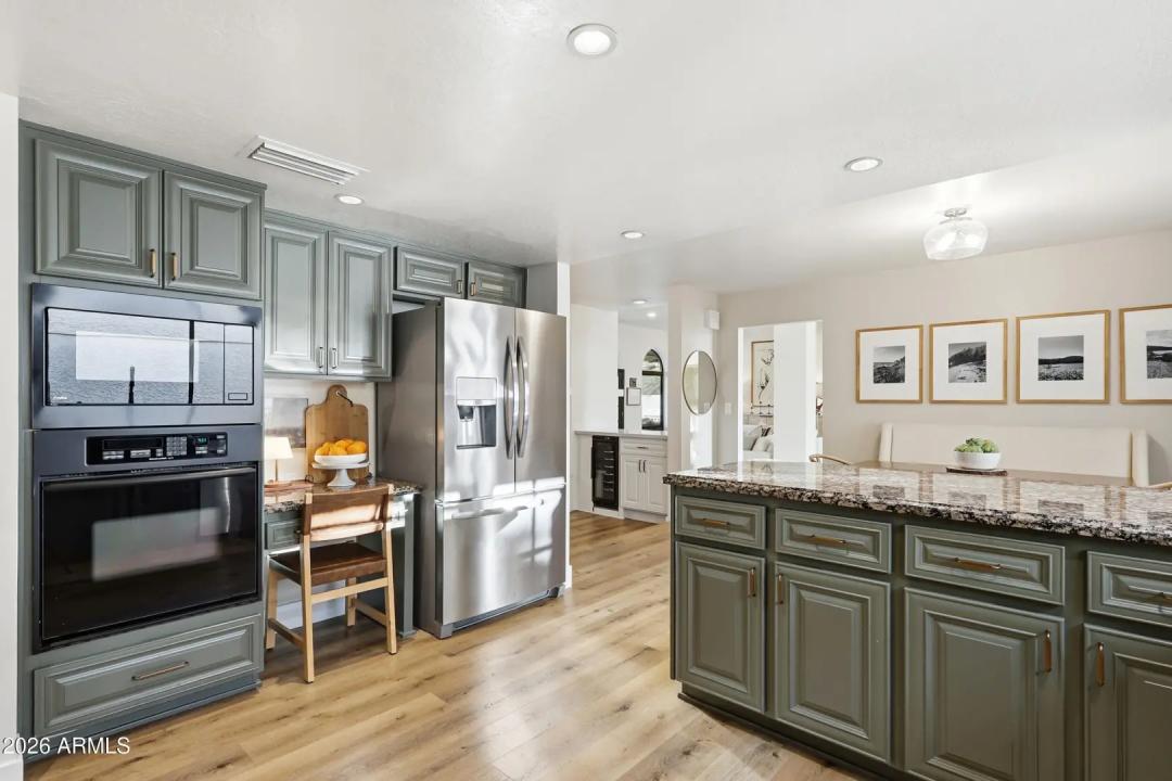 Real Estate Picture 23