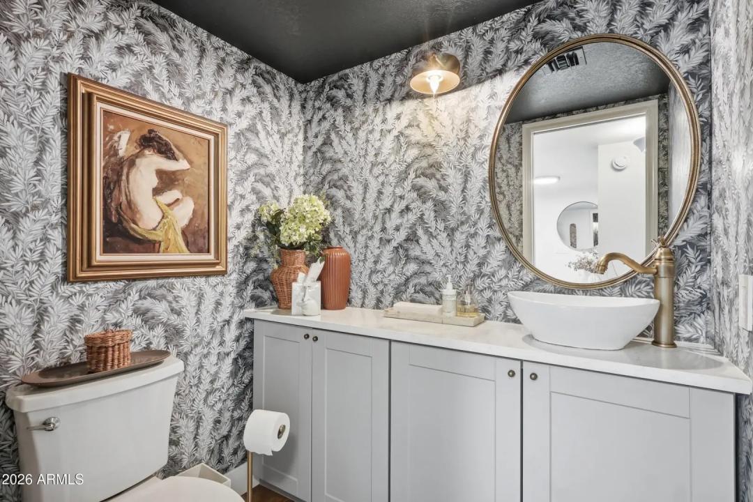 Real Estate Picture 11