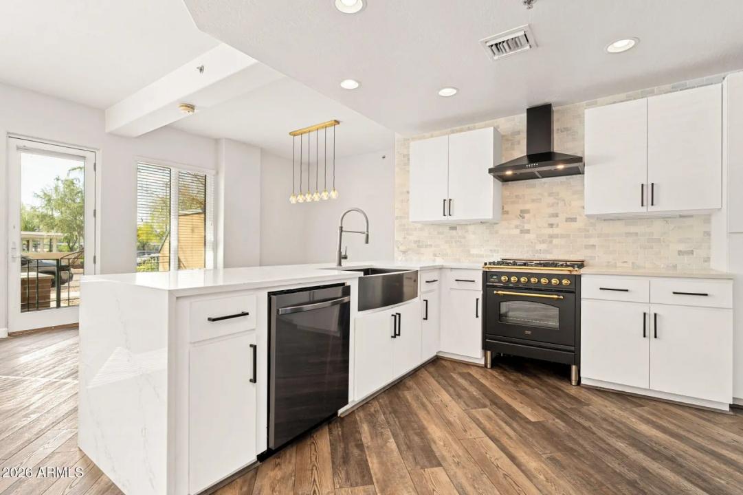 Real Estate Picture 13