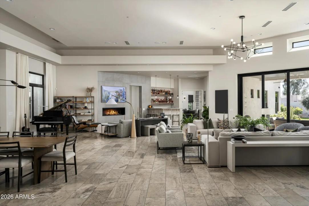 Real Estate Picture 8