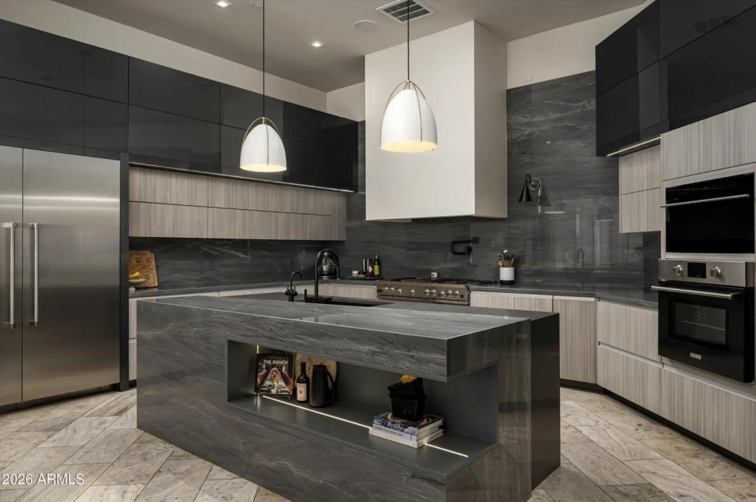 Real Estate Picture 18