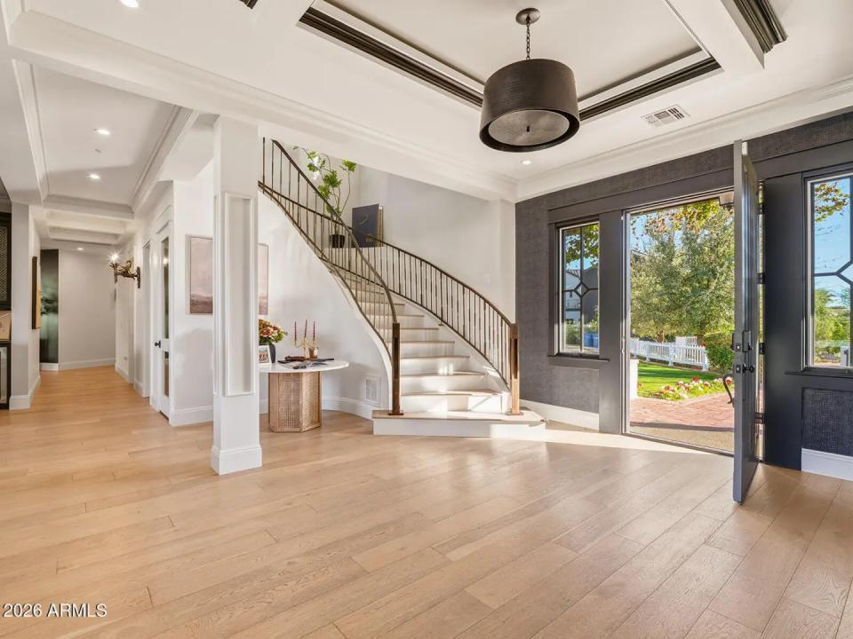 Real Estate Picture 8