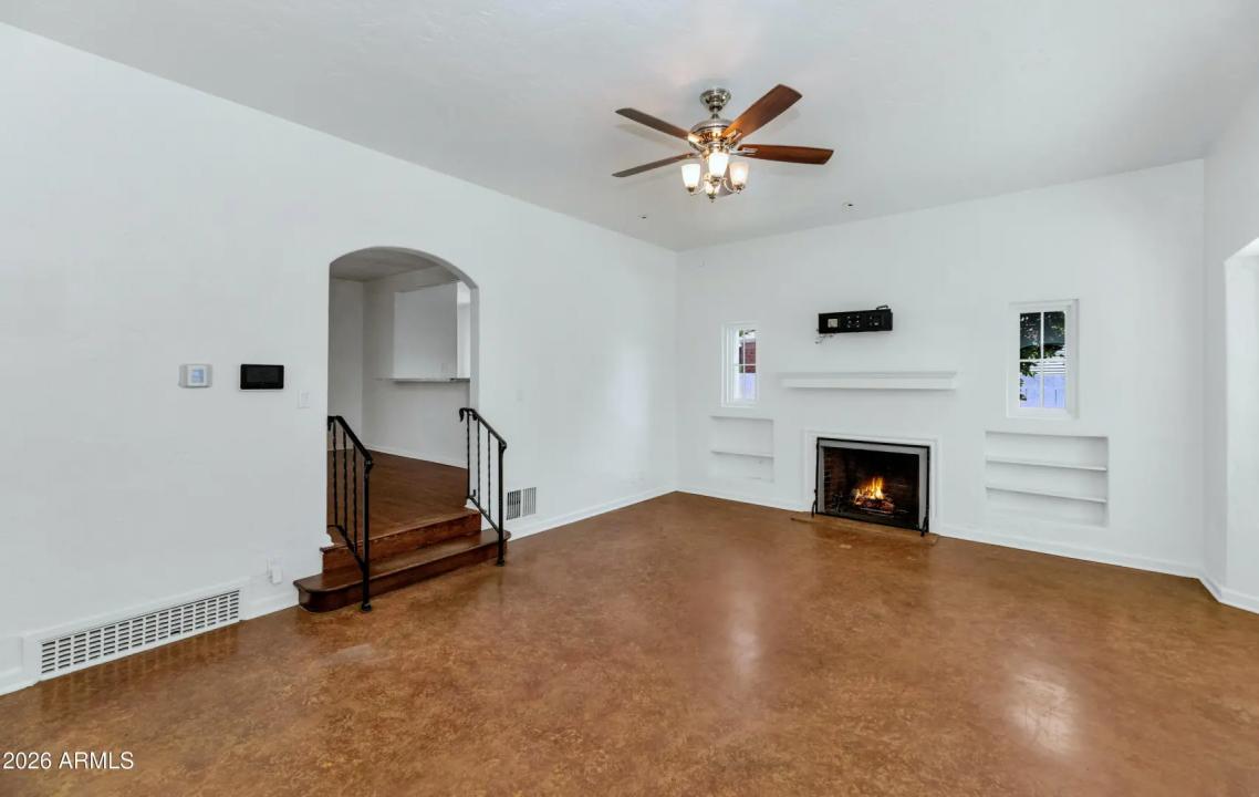 Real Estate Picture 3