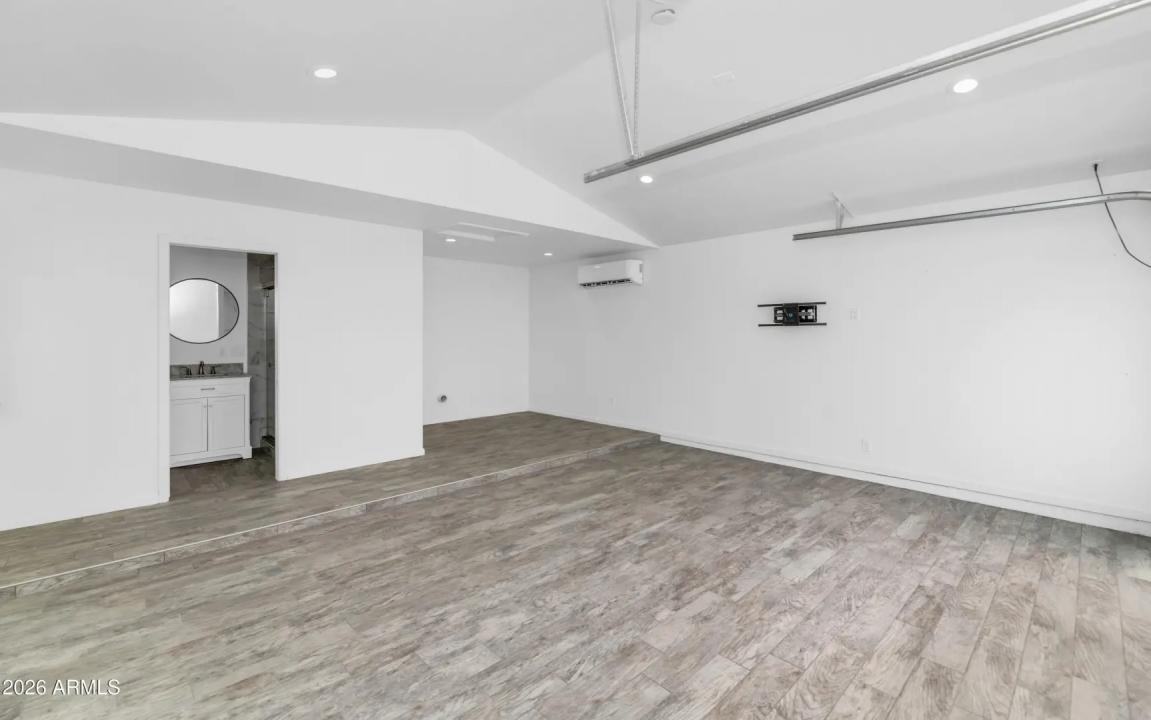 Real Estate Picture 34