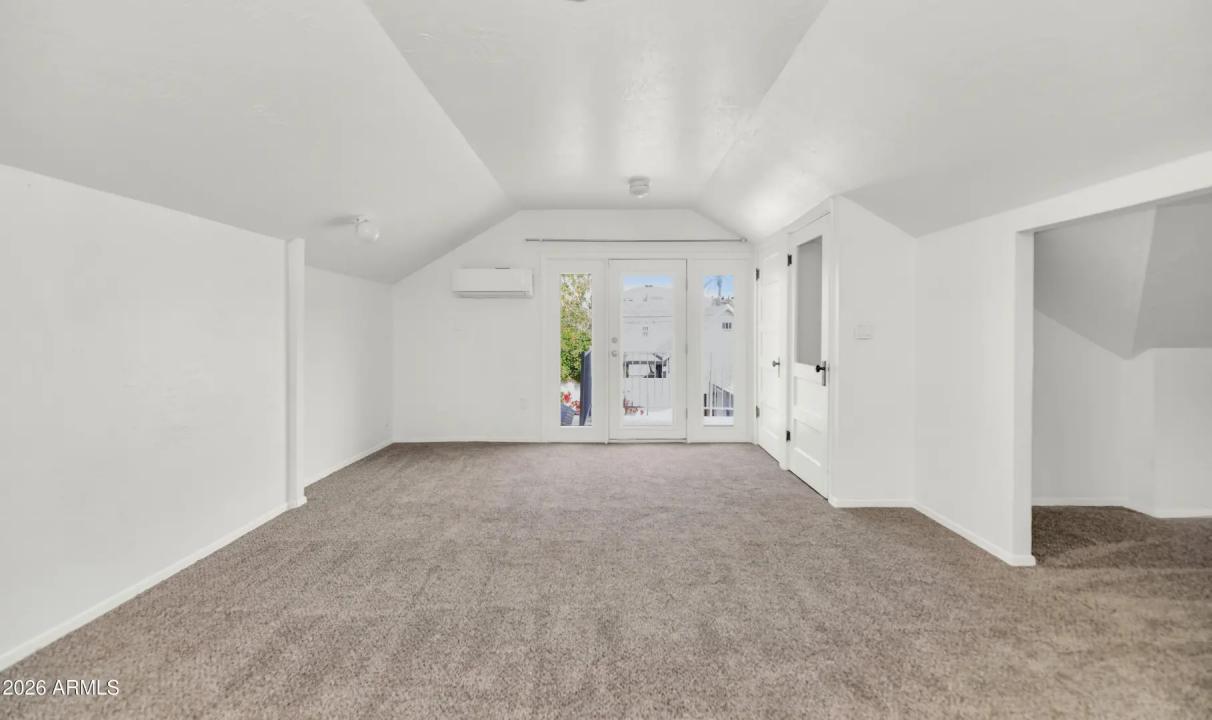 Real Estate Picture 18