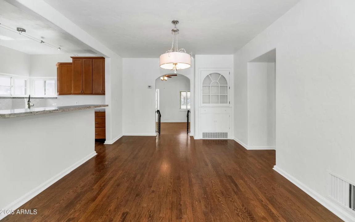 Real Estate Picture 8