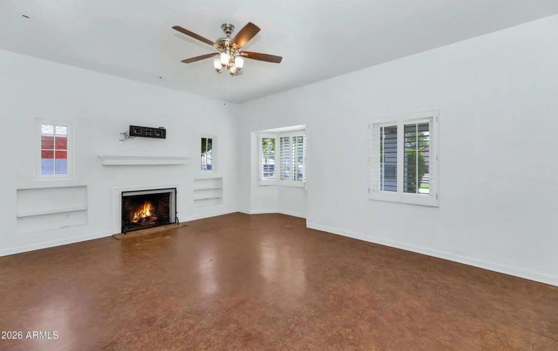 Real Estate Picture 4