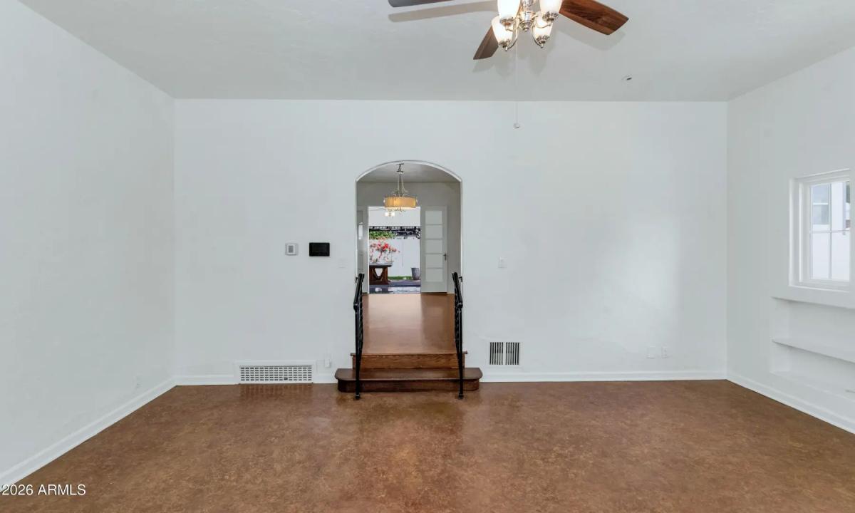 Real Estate Picture 6