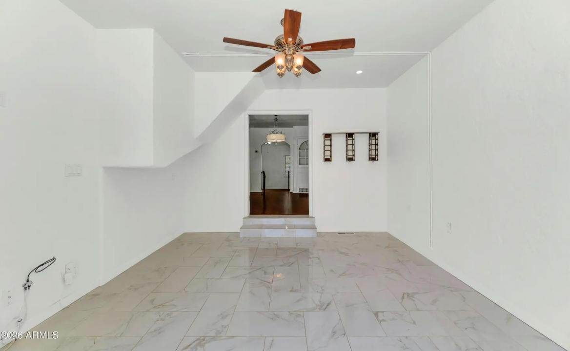 Real Estate Picture 11