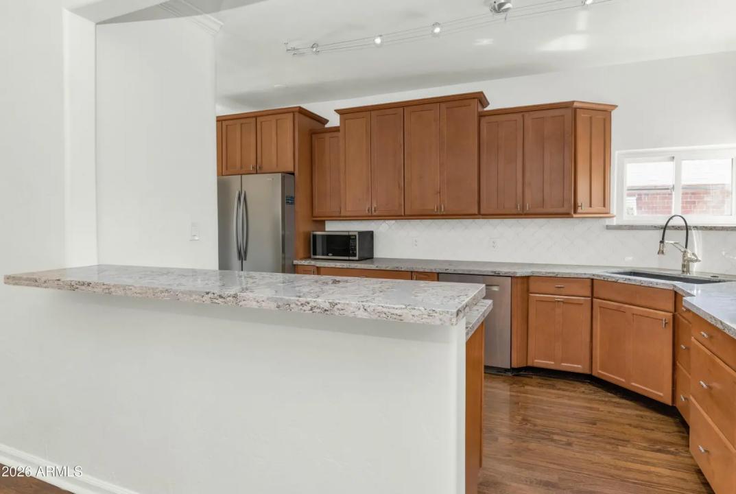 Real Estate Picture 16