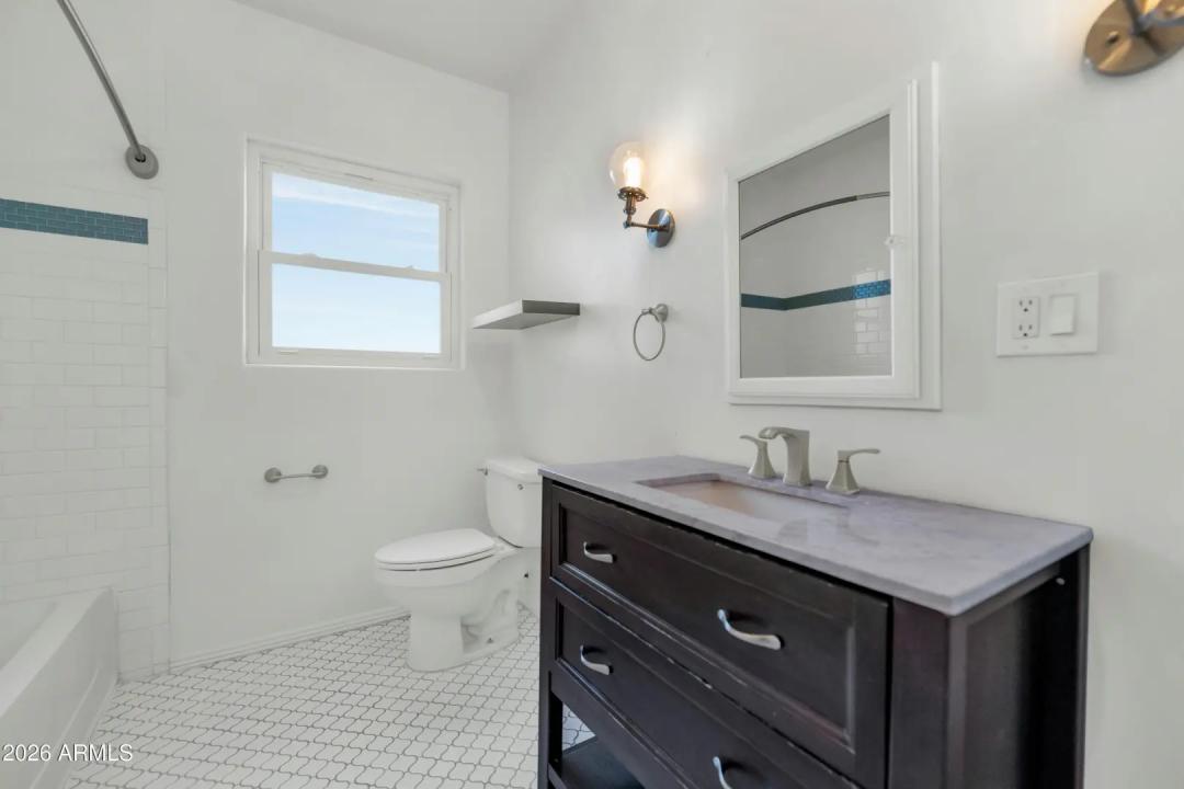 Real Estate Picture 28