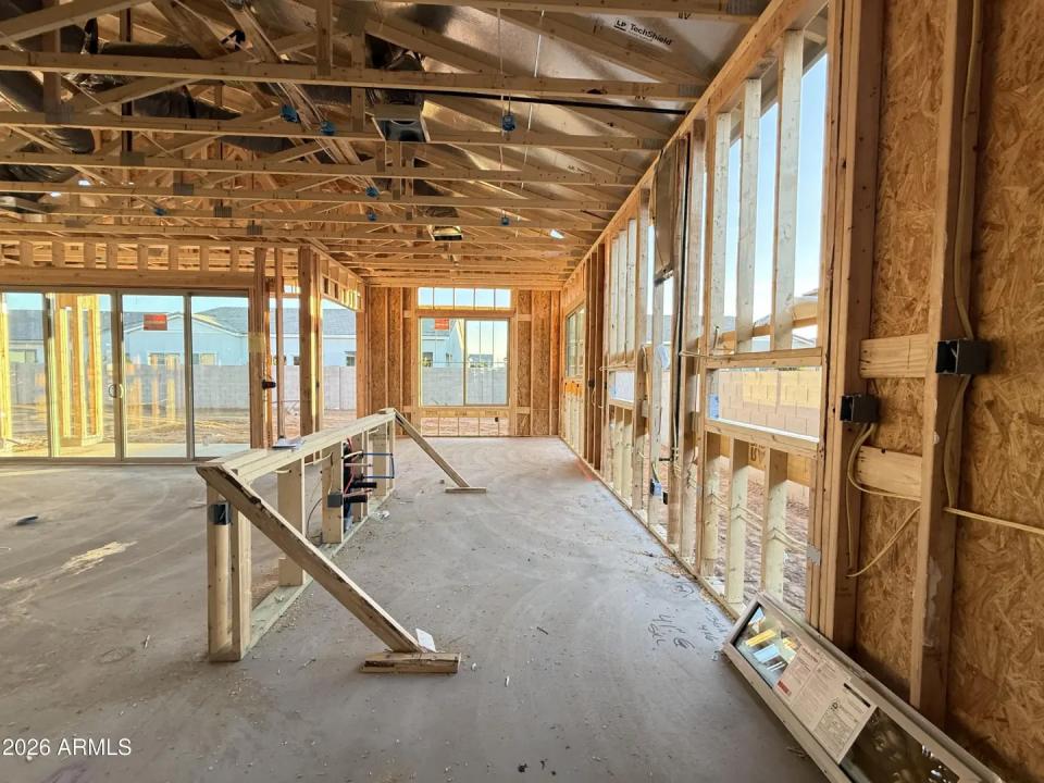 Real Estate Picture 4