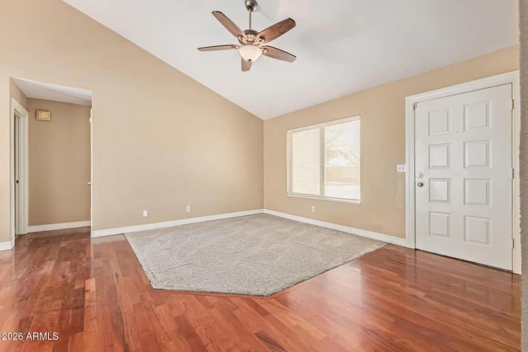 Real Estate Picture 4