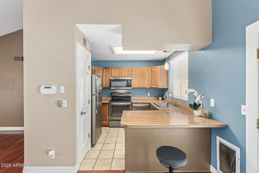 Real Estate Picture 9