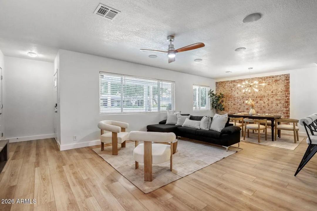 Real Estate Picture 4