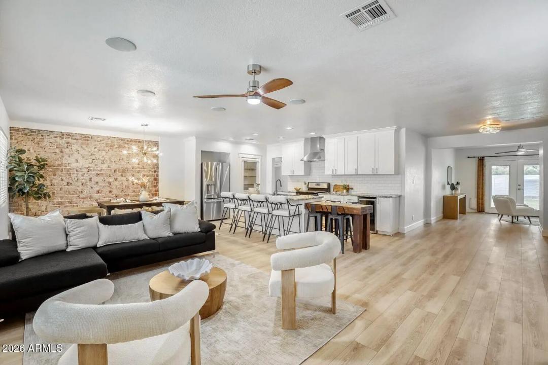 Real Estate Picture 5