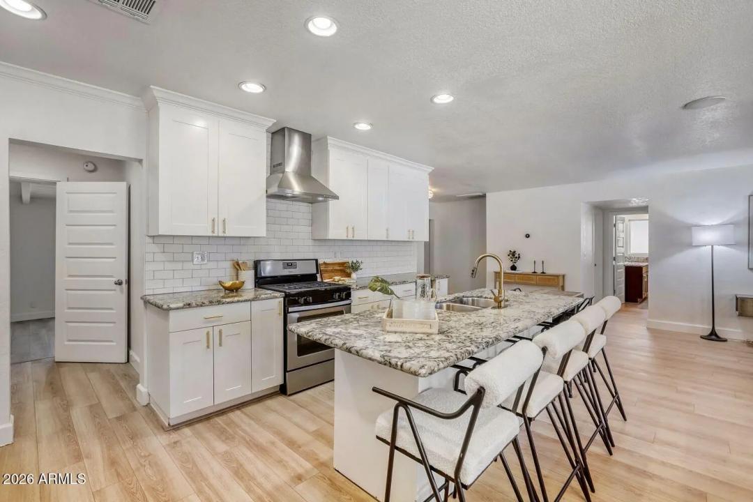 Real Estate Picture 8