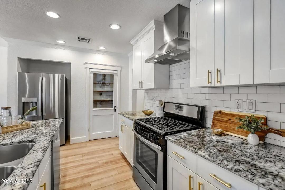 Real Estate Picture 10