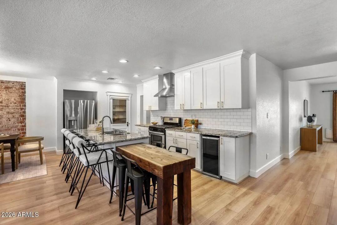 Real Estate Picture 14