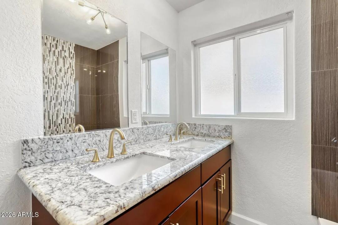 Real Estate Picture 22