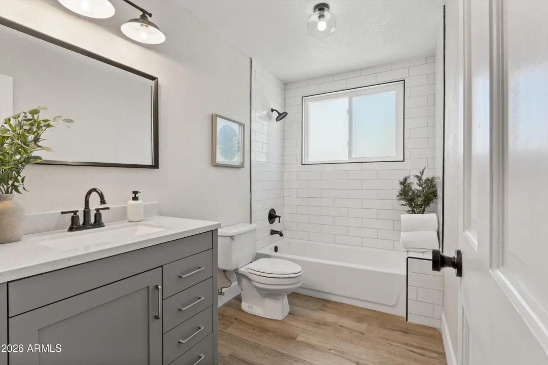 Real Estate Picture 23