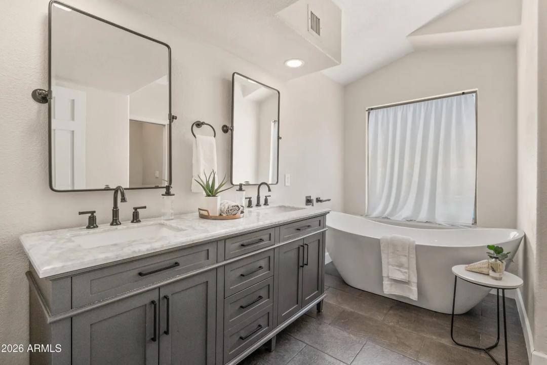 Real Estate Picture 29