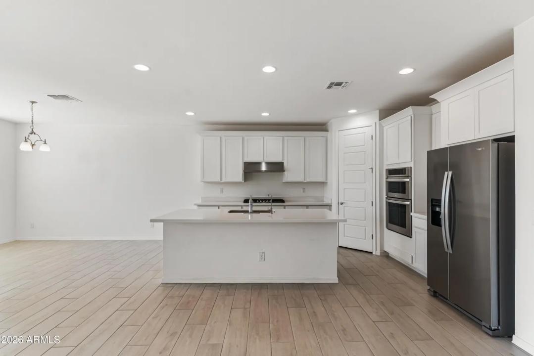 Real Estate Picture 9