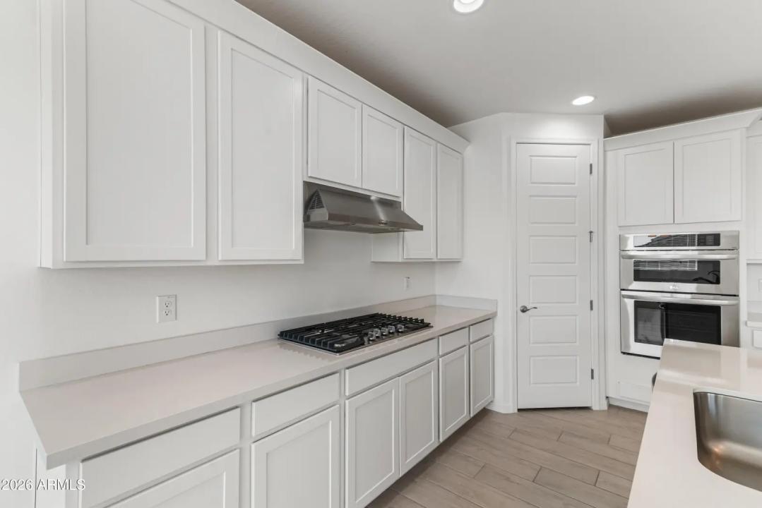 Real Estate Picture 12