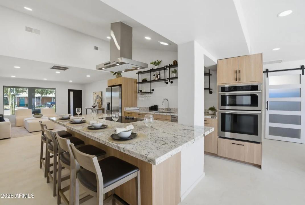 Real Estate Picture 8