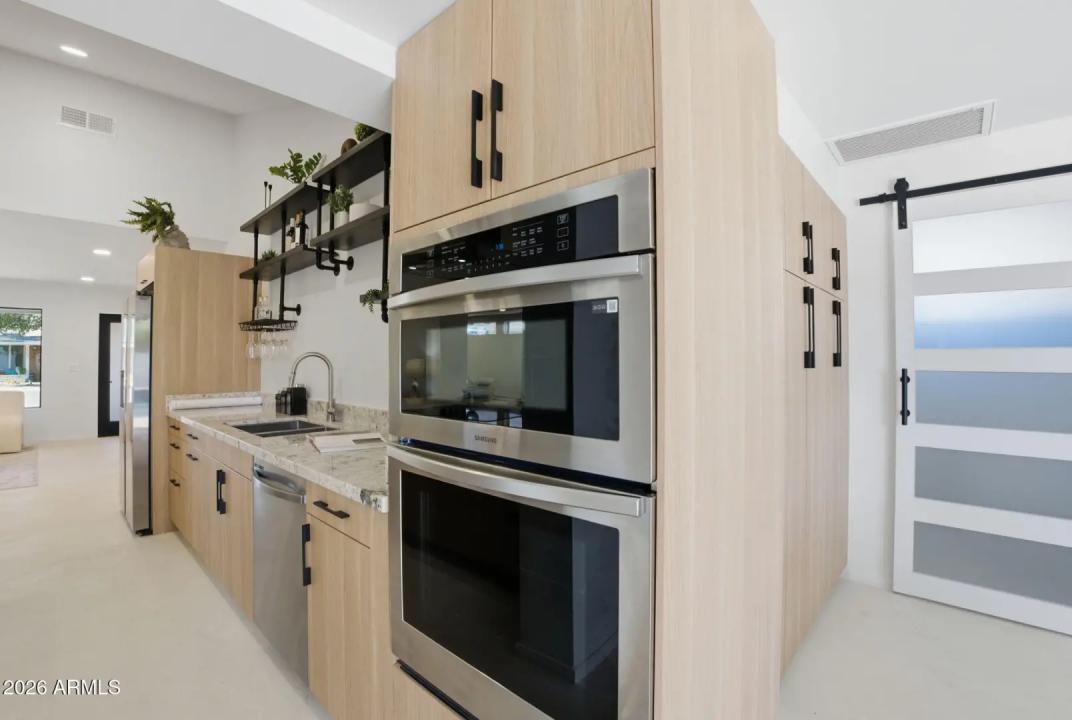 Real Estate Picture 18