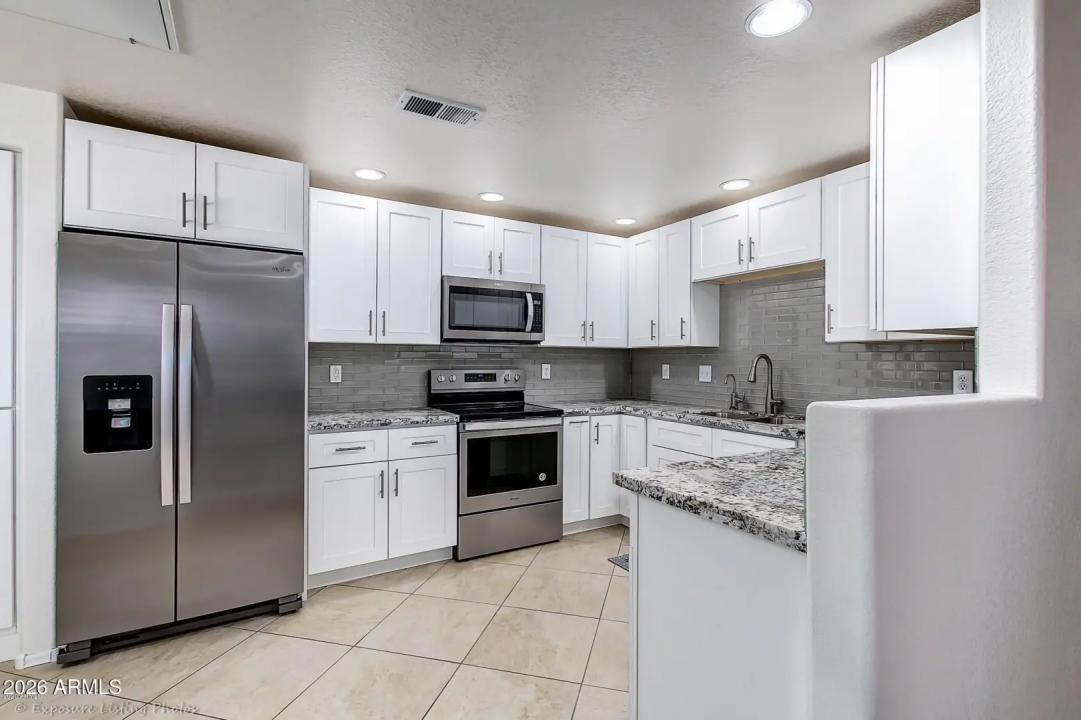 Real Estate Picture 4