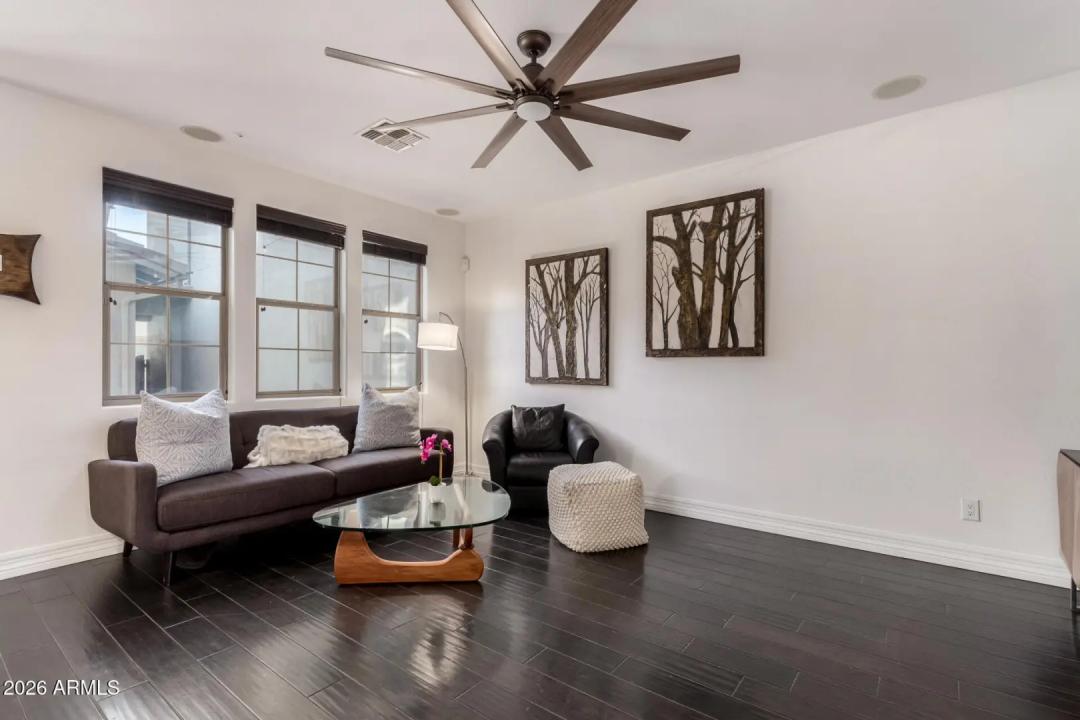 Real Estate Picture 7