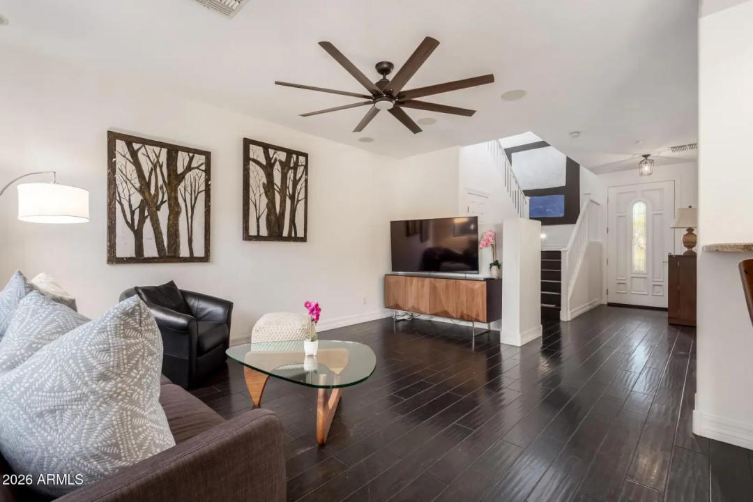 Real Estate Picture 4