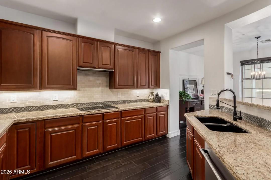 Real Estate Picture 12