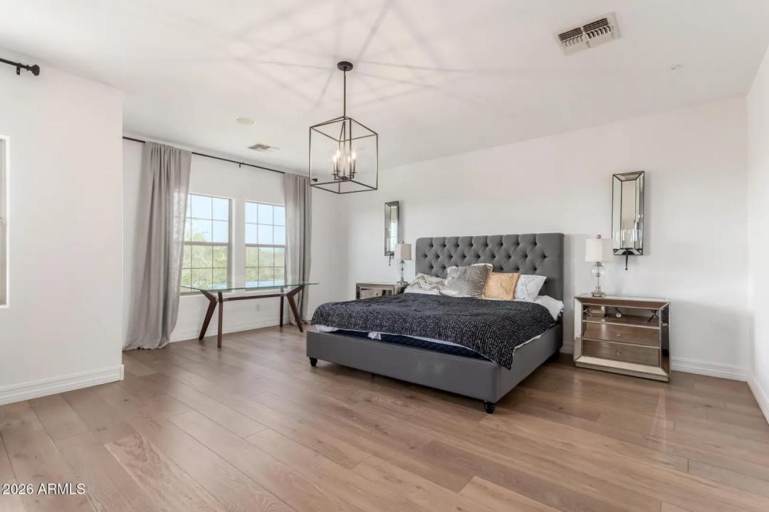 Real Estate Picture 14