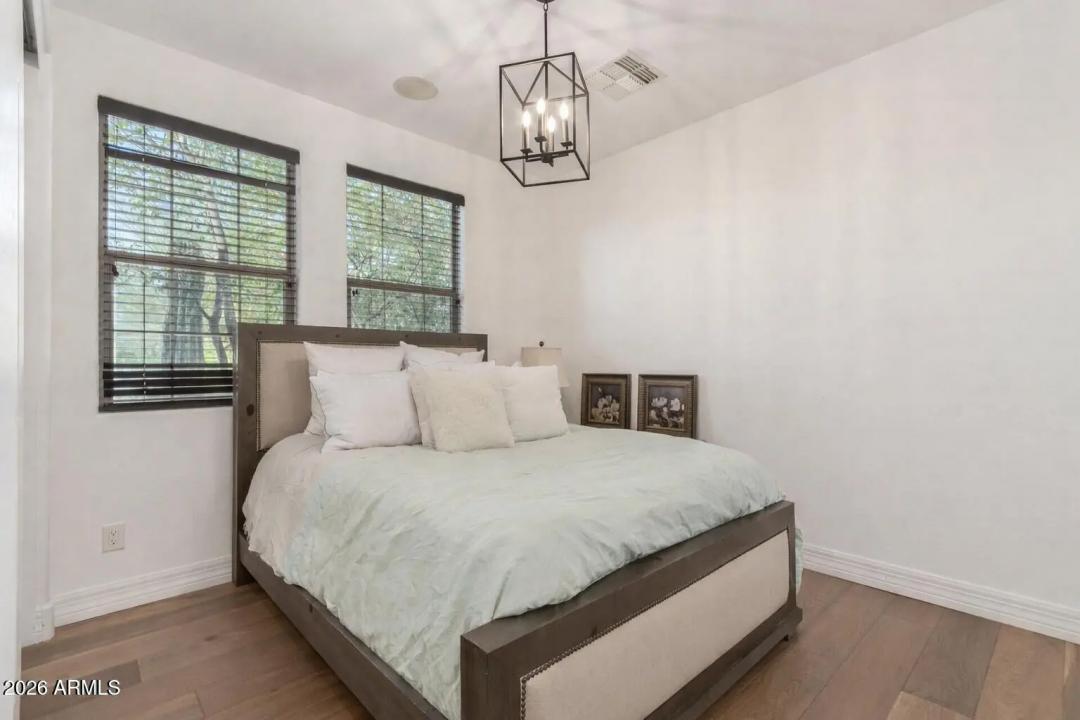 Real Estate Picture 24