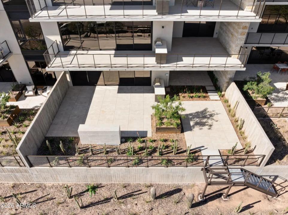 Real Estate Picture 3