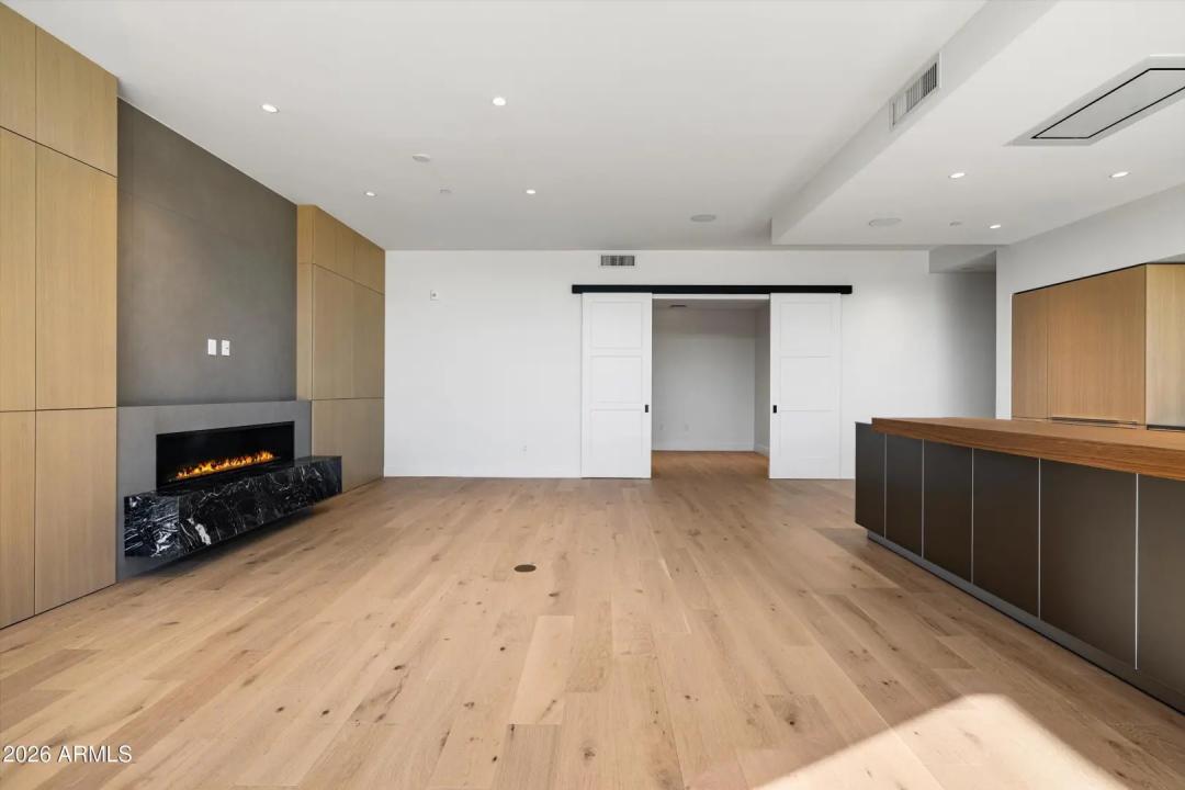 Real Estate Picture 7