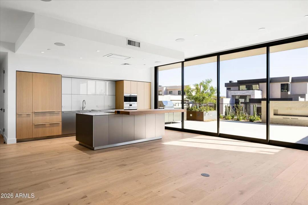 Real Estate Picture 9