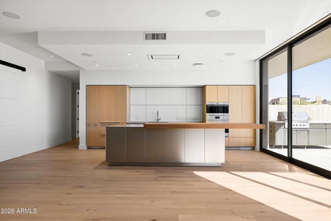 Real Estate Picture 12