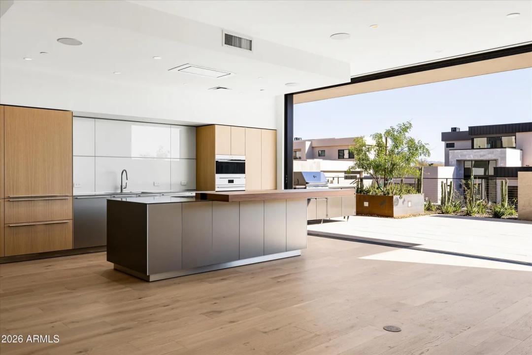 Real Estate Picture 10