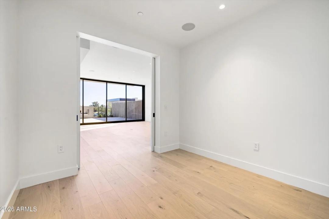 Real Estate Picture 24