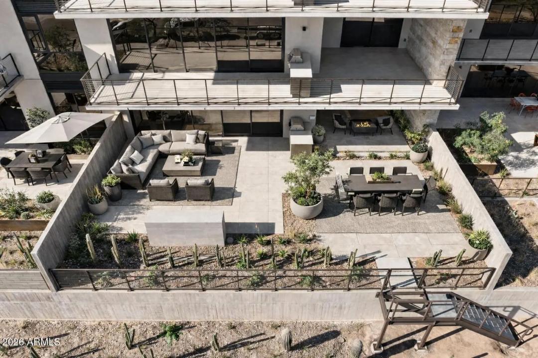 Real Estate Picture 4