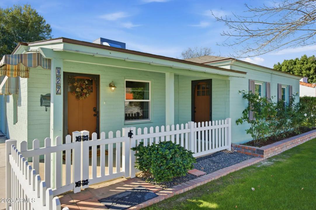 Real Estate Picture 3