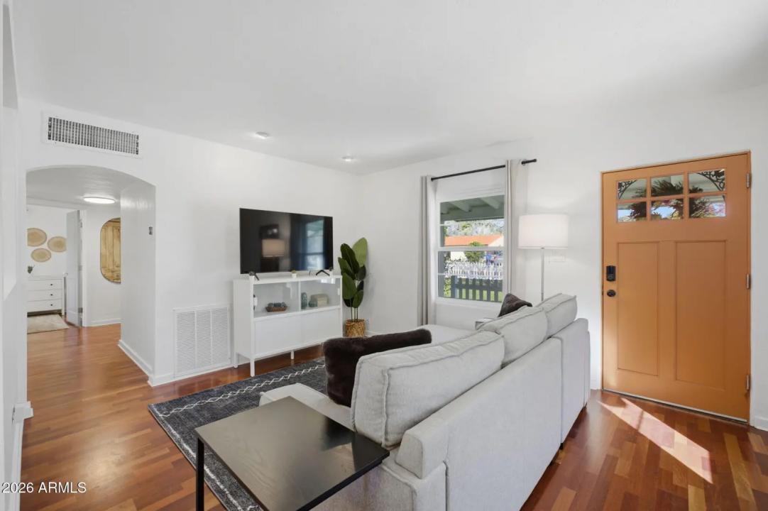 Real Estate Picture 6