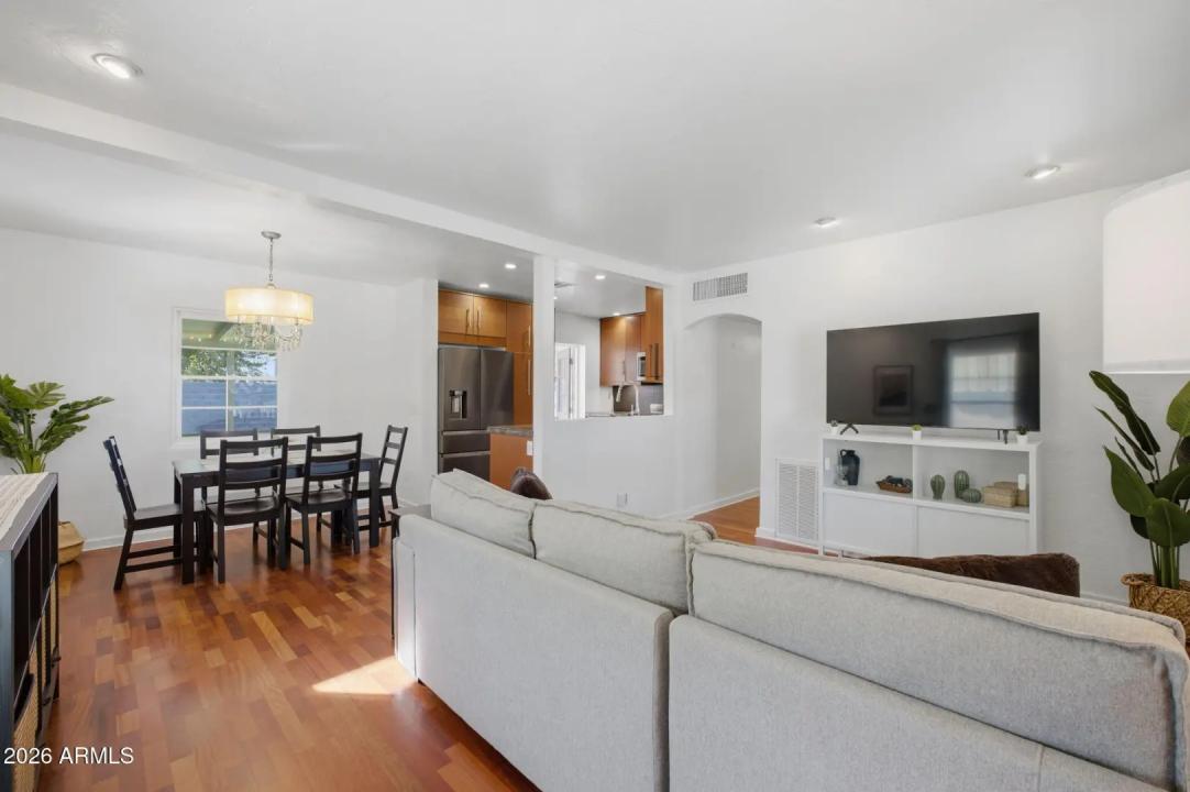 Real Estate Picture 7