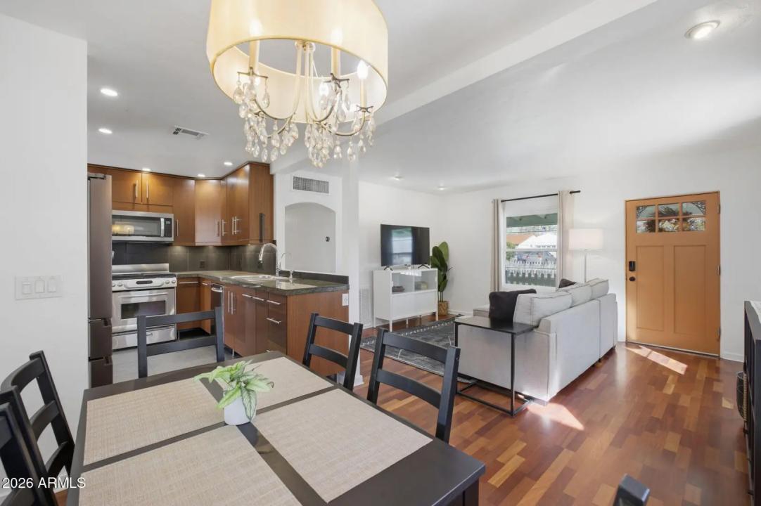 Real Estate Picture 10